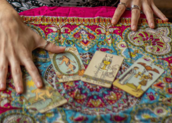 Você acredita em tarô? O universo místico tem se popularizado na internet