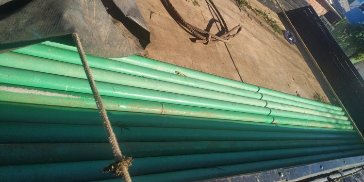 Quatro homens são presos tentando furtar canos de base de petróleo