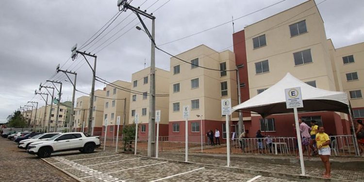 Moradores de condomínios também tem direito à instalação gratuita da nova parabólica digital