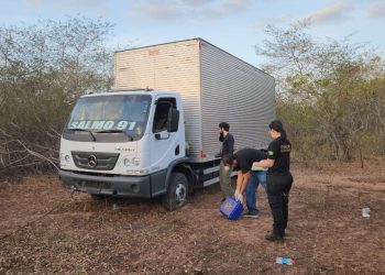 Após assalto, vítimas ficam 14 horas amarradas e caminhão é localizado