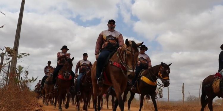 Cavalgada do vaqueiro reúne mais de 600 participantes