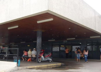 Idosa que engoliu arame misturado com farinha passou por cirurgia e está estável, diz Sesap