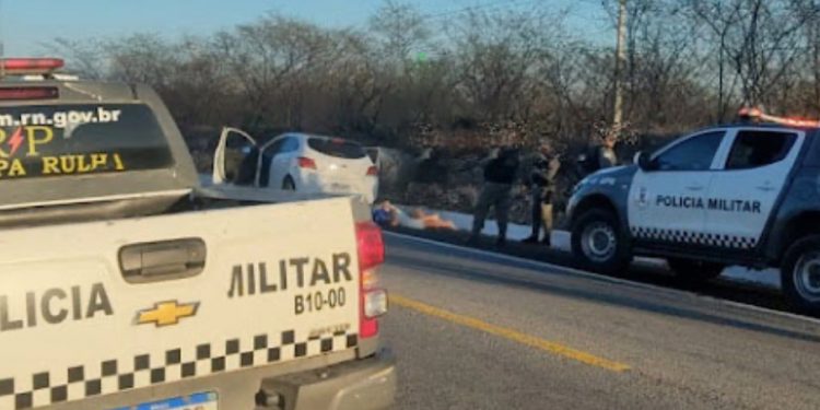 Dupla com carro furtado em Recife é presa na BR-304 entre Assú e Angicos