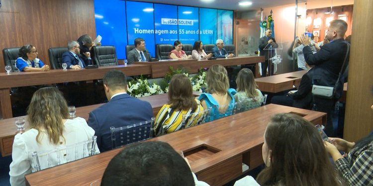 Sessão solene celebra os 55 anos da Universidade do Estado do RN