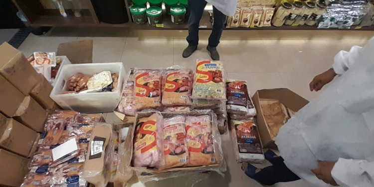 Carnes vencidas ou com validade adulterada são apreendidas em Pau dos Ferros