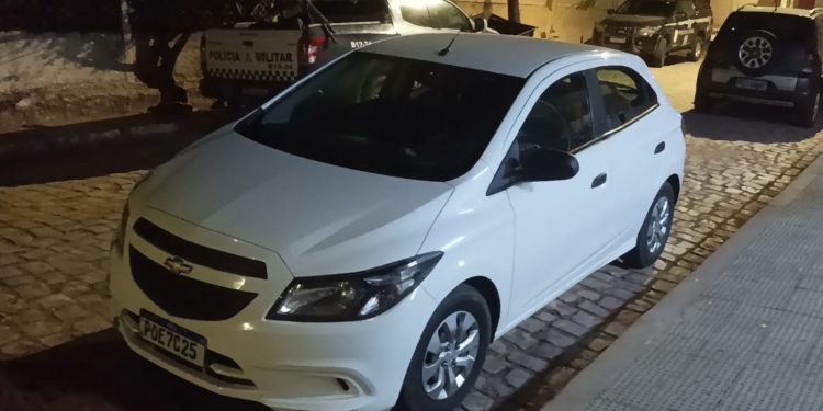 Paraibano é preso com carro roubado, clonado e documentos falsos em Upanema