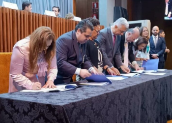 Reitora da Ufersa assina portarias para instalação de emissoras de rádio e TV na Universidade 