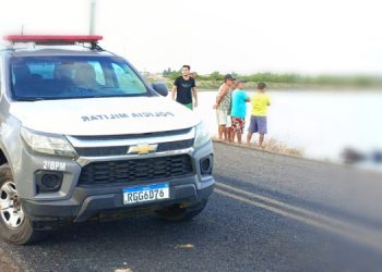 Corpo é encontrado boiando dentro de salina em Grossos 