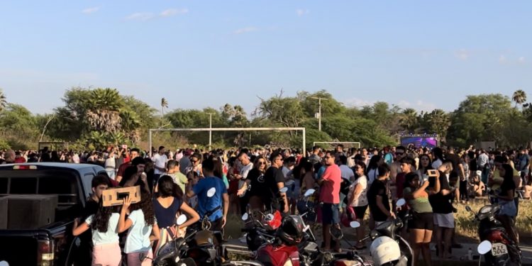 Em Mossoró, 8 mil pessoas passam pelo Parque Municipal para observar eclipse