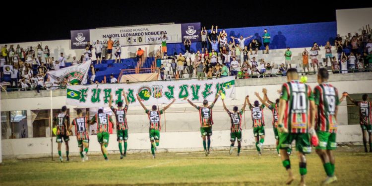 Baraúnas goleia Riachuelo e assume liderança da segunda divisão