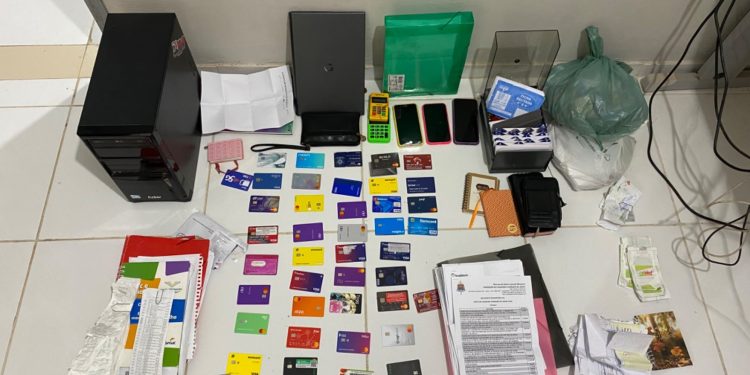 Mulher é presa por suspeita de cometer estelionato contra idosos em Umarizal