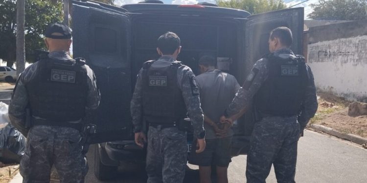 Polícia prende foragido com mandado de prisão em aberto em Mossoró