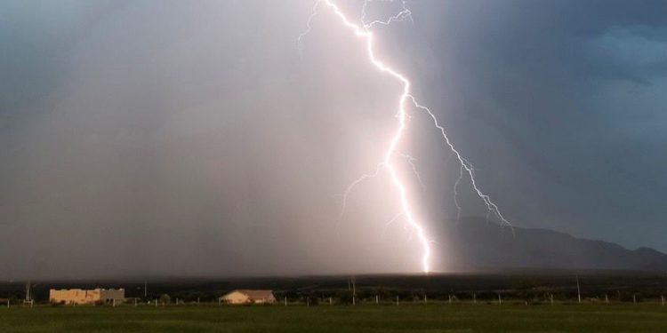 Mais de 2 mil raios atingem o RN em menos de 48 horas