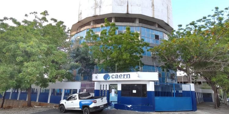 Moradores reclamam de inconsistência no abastecimento de água no Bairro Vingt Rosado