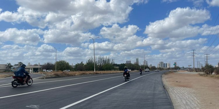 Obra na rotatória do Thermas tem mais uma via liberada na BR-304