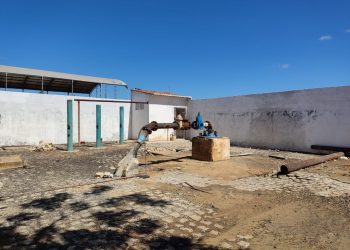 Cano do Poço 14 da Caern estoura e causa revolta no Bairro Santo Antônio