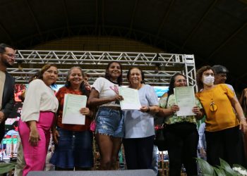 144 títulos de regularização fundiária são entregues a agricultores de Baraúna