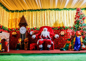 Papai Noel se despede da Estação Natal nesta segunda-feira (25)