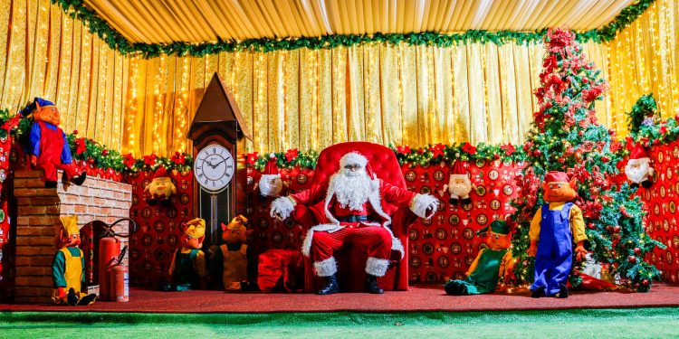Papai Noel se despede da Estação Natal nesta segunda-feira (25)