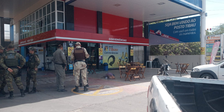 Policial é assassinado em loja de conveniência em Tibau; veja vídeo