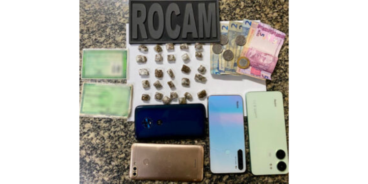 Polícia apreende drogas e conduz três suspeitos para delegacia de Mossoró