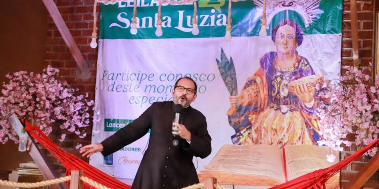 “Padre da rede” participa mais uma vez do leilão da Festa de Santa Luzia