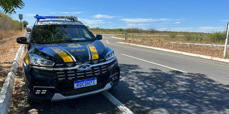 Motociclista morre em acidente em rotatória na BR-304