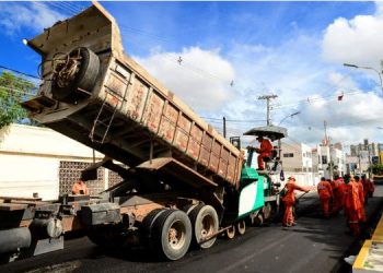 Obra de recapeamento asfáltico na avenida Rio Branco está em fase de conclusão