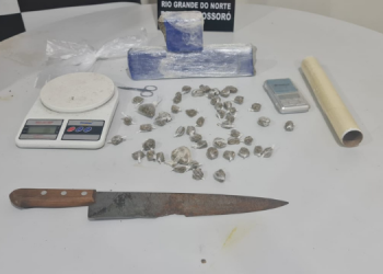 Polícia apreende drogas durante operação no Bairro Dom Jaime Câmara em Mossoró