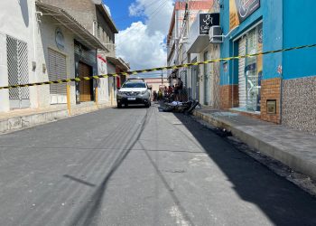 Jovem é assassinado a tiros em via pública em Caraúbas