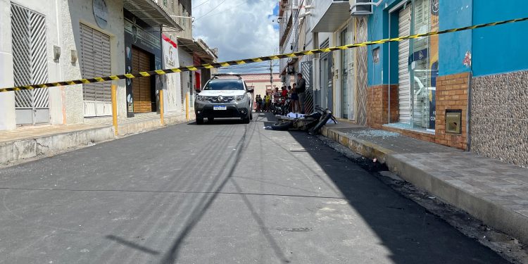 Jovem é assassinado a tiros em via pública em Caraúbas