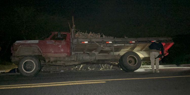 Homem morre após carga tombar na BR-304 em Itajá
