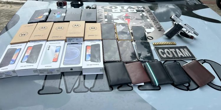 Cinco homens são presos envolvidos em assalto a loja de celular em Caicó