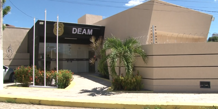 Homem é preso após descumprir medida protetiva e agredir ex-companheira em Mossoró