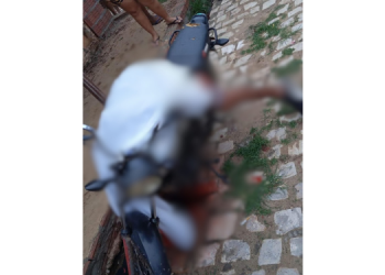 Homem é morto a tiros quando saía de bar em Pendências 