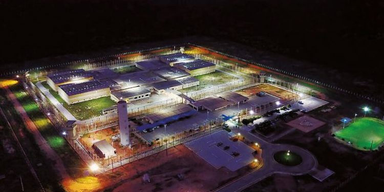 Presos teriam fugido pelo teto da Penitenciária Federal em Mossoró, diz ministro da Justiça