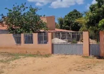 “Comeram, encheram a barriga e foram embora “, diz parente de reféns que tiveram casa invadida por fugitivos