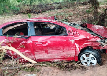 Carro é arrastado por correnteza após forte chuva em Carnaúba dos Dantas; casal está desaparecido