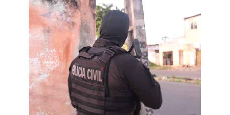 Polícia prende duas pessoas em Areia Branca por violência doméstica e tráfico de drogas