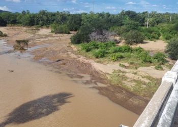 Caern identifica vazamento na Adutora Sertão Central em trecho da BR-304