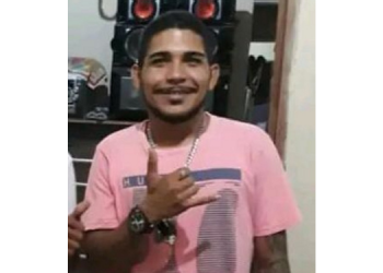 Ataque a tiros em Areia Branca deixa uma pessoa morta e outra ferida 