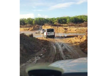 Motoristas usam desvio particular na BR-304; proprietário cobra taxa de pedágio
