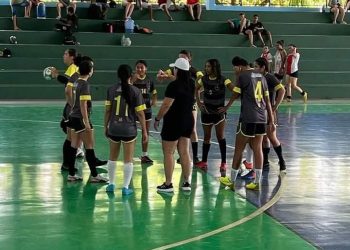 Estudantes unem solidariedade e espírito esportivo em torneio feminino de futsal