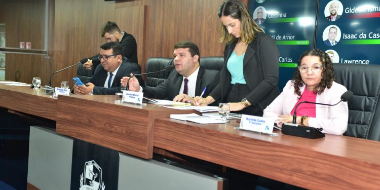 Câmara inicia análise das bases do Orçamento de 2025