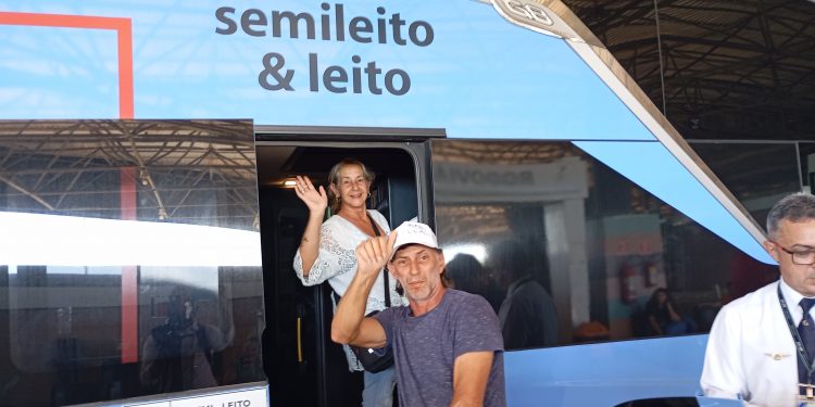 Casal que passou cinco dias dormindo na rodoviária de Mossoró consegue embarcar