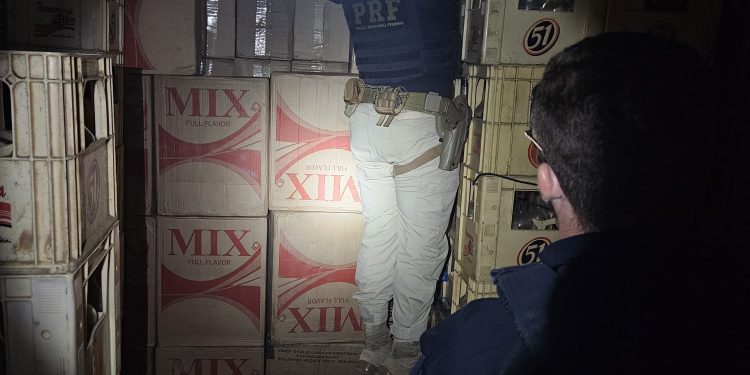 Polícia Rodoviária Federal apreende 145 mil maços de cigarros contrabandeados em Assú