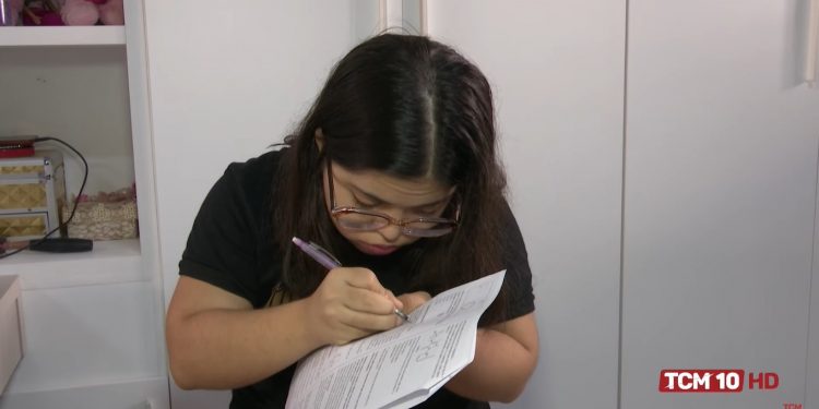 Jovem de 19 anos é a primeira com Síndrome de Down a ingressar no curso de Pedagogia da UERN