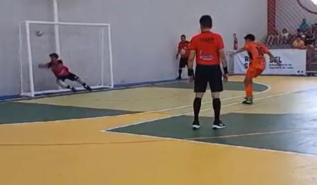 Gol de pênalti não validado decide jogo de futsal pelo Estadual sub-16