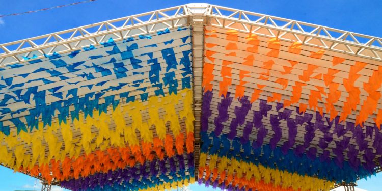 Tem início a montagem da ornamentação da Arena Deodete Dias