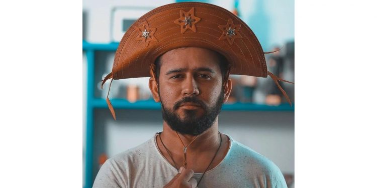 Bráulio Bessa se apresenta no Polo Poeta Antônio Francisco nesta quarta-feira (26)